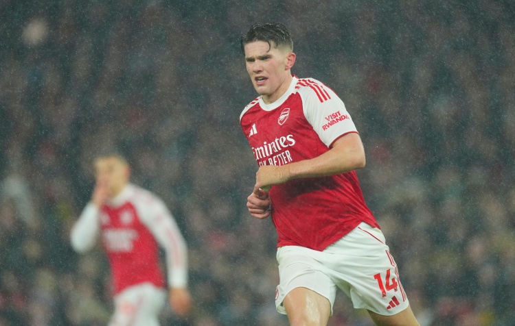 开云官方登录入口-埃布埃：约克雷斯需要队友更多地支援 今年阿森纳将夺得英超冠军